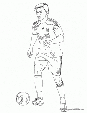 SOCCER PLAYERS coloring pages - David Beckham playing soccer
